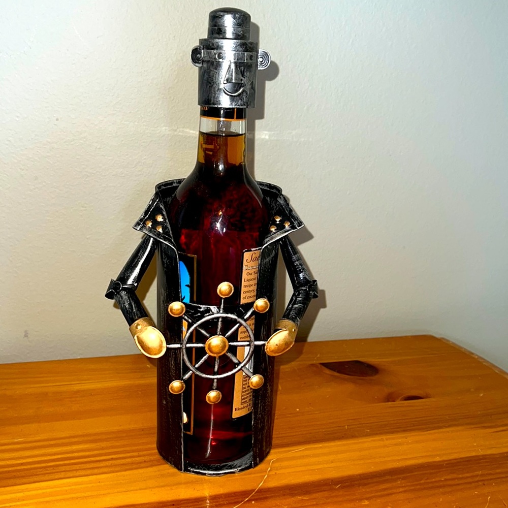 New without tags ~ Nautical Tin wine holder